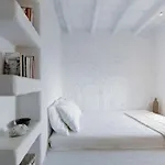 Melanopetra Boutique *