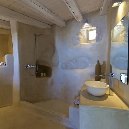 Melanopetra Boutique