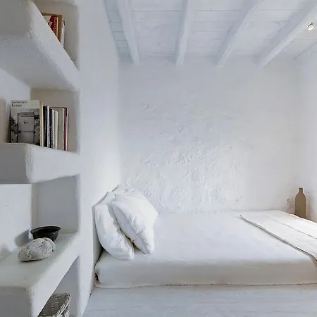 Melanopetra Boutique *