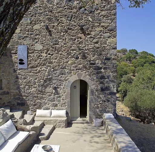 Melanopetra Boutique *