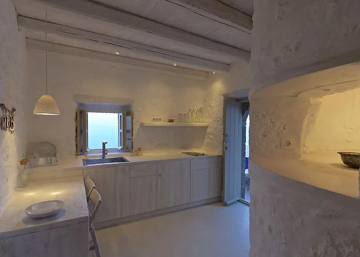 Melanopetra Boutique