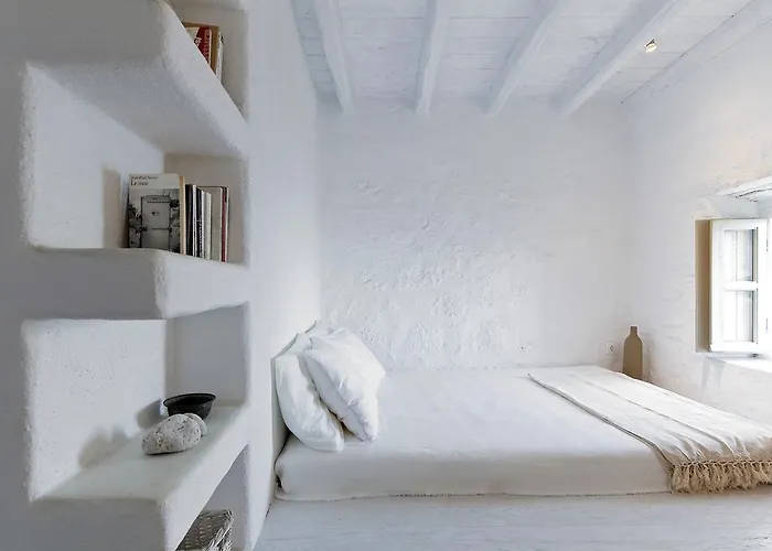 Melanopetra Boutique *